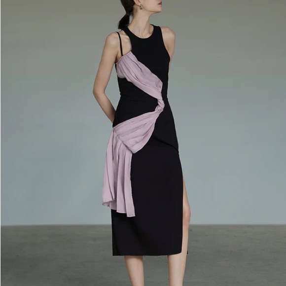 Black and light purple dress with a unique design - Picture 3 of 5